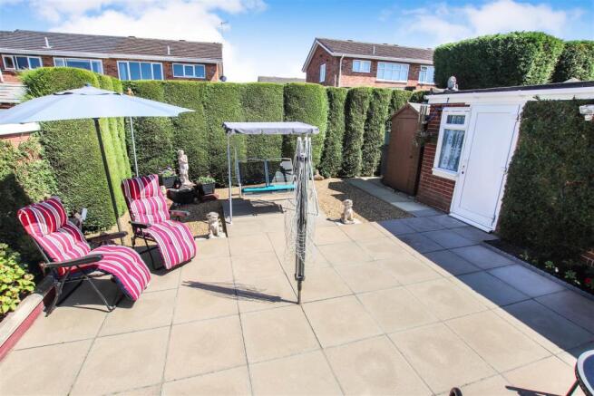 ENCLOSED REAR GARDEN
