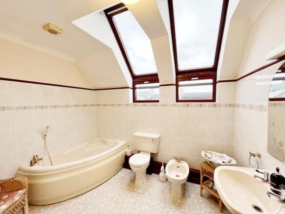 Bathroom pic 1.jpg