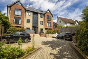 Flat 1, 6a Poppy Court, The Drive, Coulsdon CR5 2BL