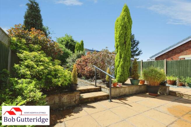 ENCLOSED REAR GARDEN