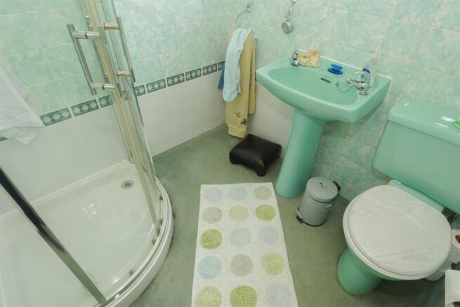 SHOWER ROOM/WC