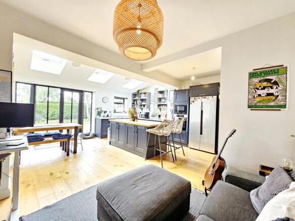 3 bed Semi-Detached for sale Image 6