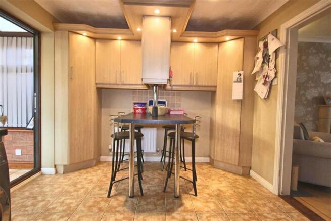 KITCHEN/DINING ROOM
