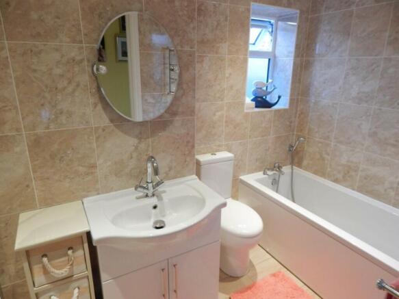 BATHROOM / SHOWER