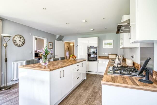 7 - kitchen.jpg