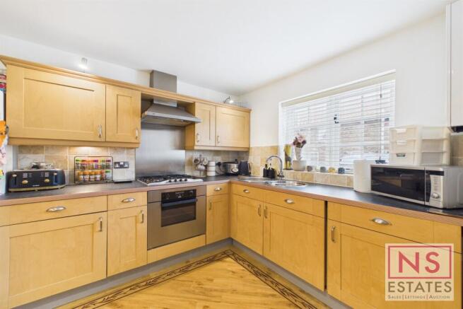 3 bed House for sale Image 9