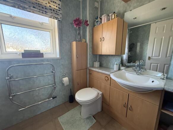 BATHROOM/WC