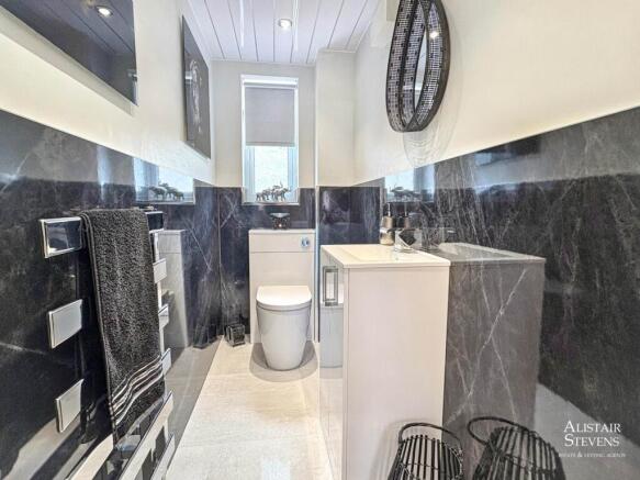 4 bed Detached for sale Image 12