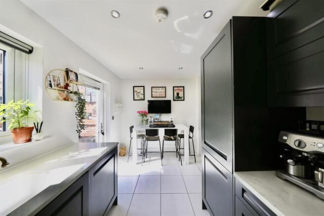 2 bed Terraced for sale Image 9