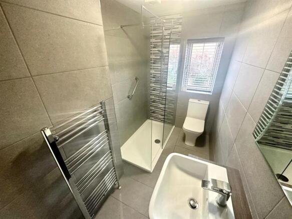 2 bed House to rent Image 5