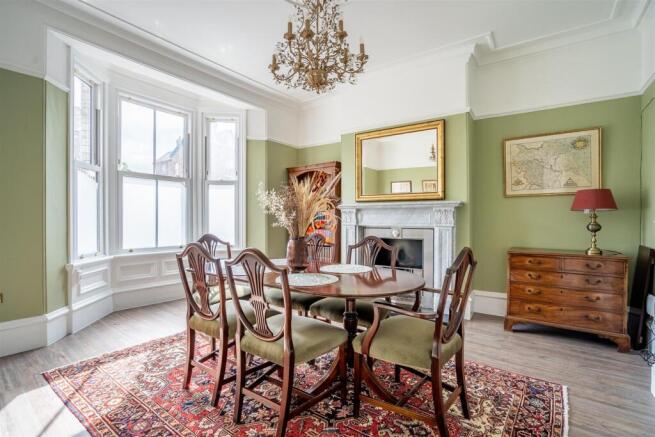 4 bed Terraced to rent Image 6