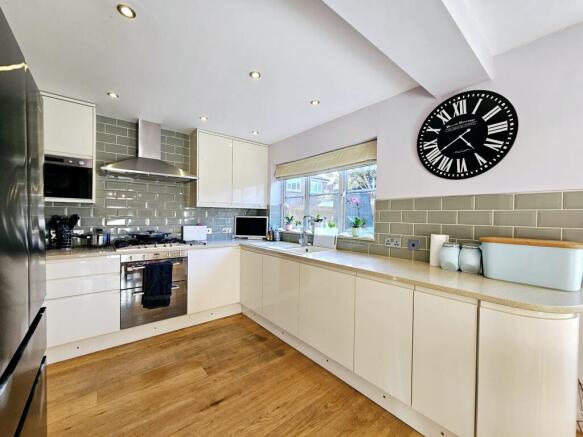 4 bed Detached for sale Image 6