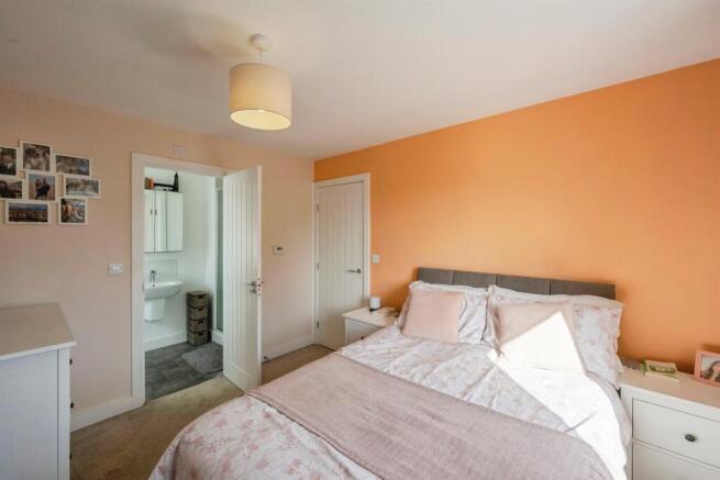 3 bed Semi-Detached for sale Image 10