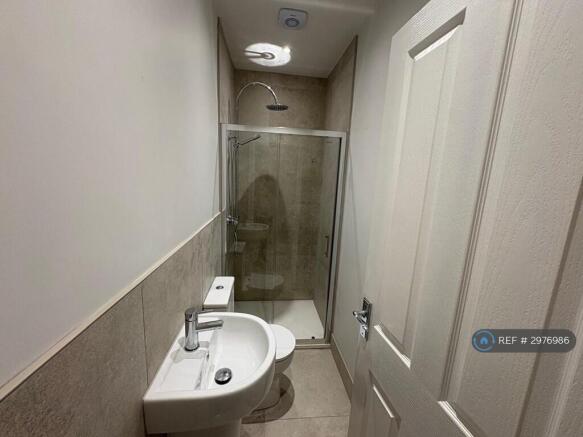 2 bed Terraced to rent Image 6