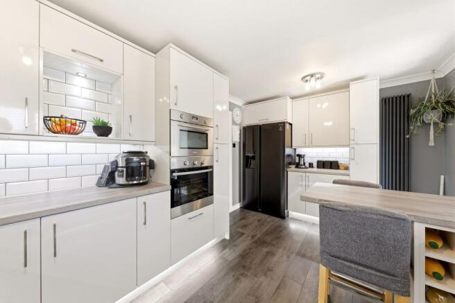 4 bed Detached for sale Image 5
