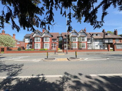 Penthouse Style Apartment, Hollyhock Court, Off Tettenhall Road, WV6 0BL