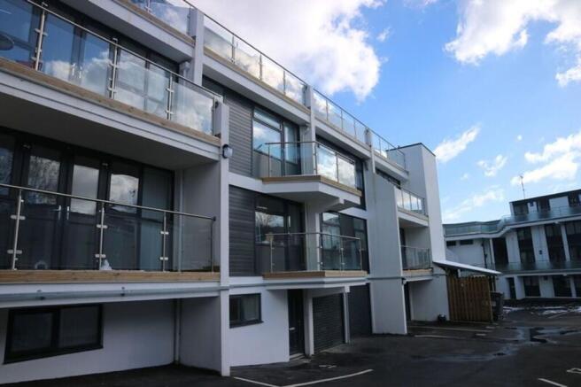 2 bed Flat to rent Image 9