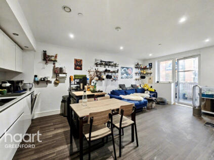Healum Avenue, London