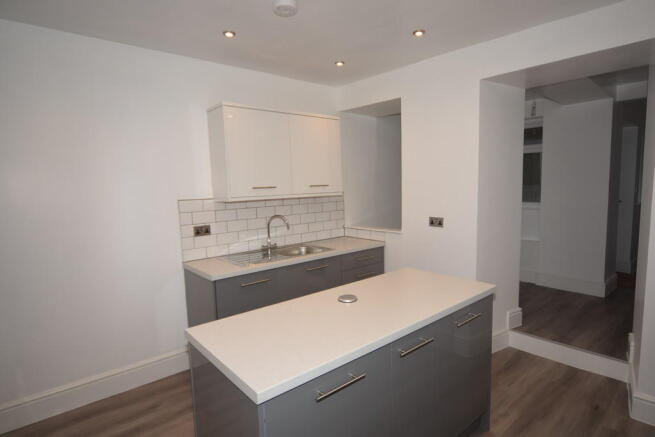 KITCHEN/L SHAPED ...