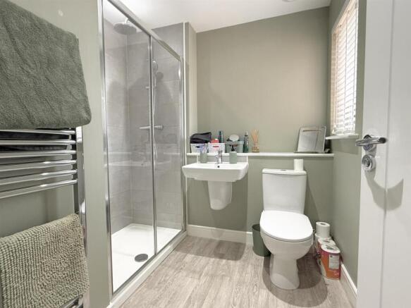 4 bed Detached for sale Image 9