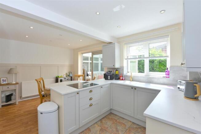 Foxley Grove, Bicton Heath, Shrewsbury photo 4