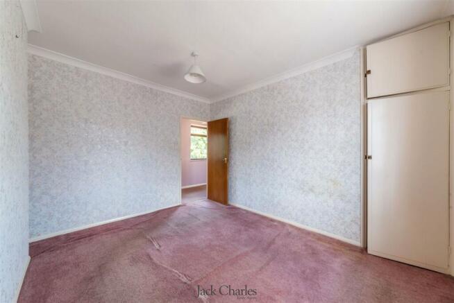 5. 29 Crundwell- Bedroom1 _-2.jpg