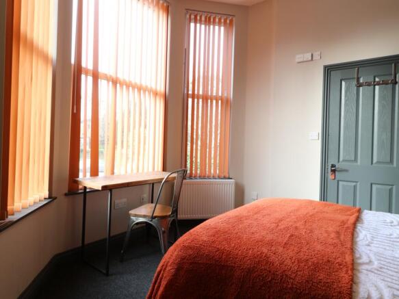 67 Oxford Road Room 1 3.JPG