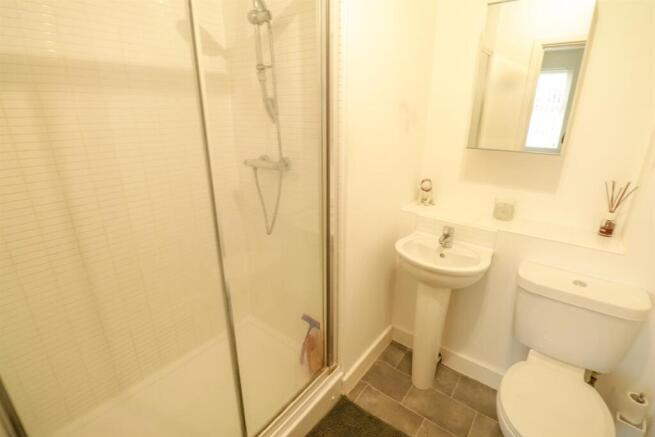 2 bed Apartment to rent Image 7