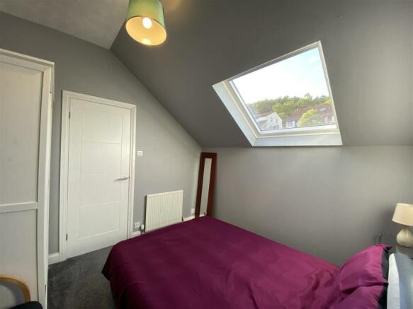 BEDROOM 2.2.JPG
