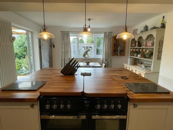 Kitchen1.jpg
