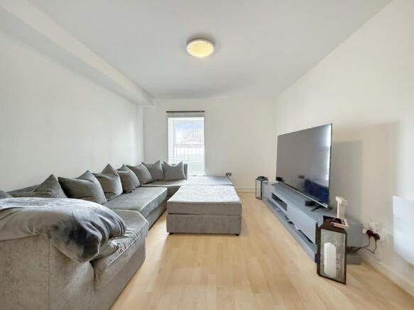 2 bed Apartment for sale Image 4