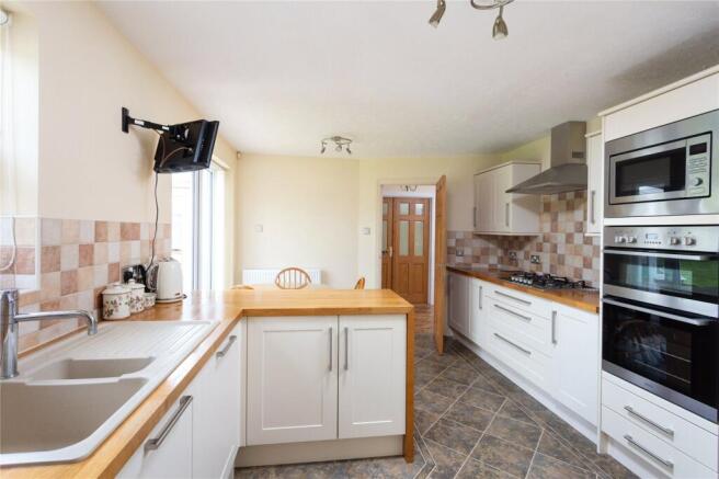5 bed Detached for sale Image 5