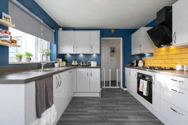 4 bed Semi-Detached for sale Image 4