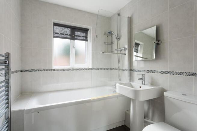6 Florence Court Bathroom.jpg