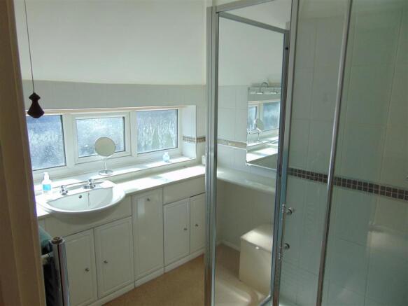 MODERN SHOWER ROOM