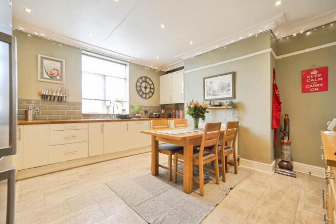 4 bed Terraced for sale Image 5