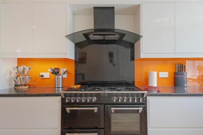 4 bed Detached for sale Image 12
