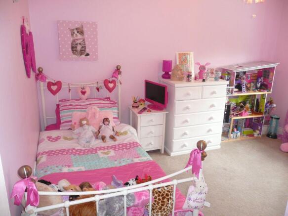 BEDROOM 2