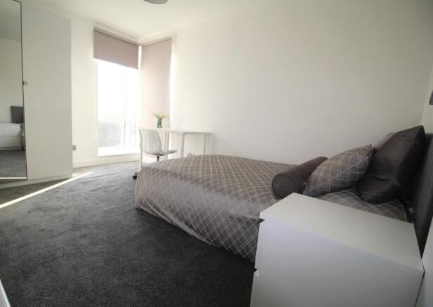 3 bed Flat to rent Image 10