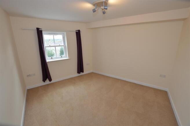 2 bed Apartment to rent Image 5