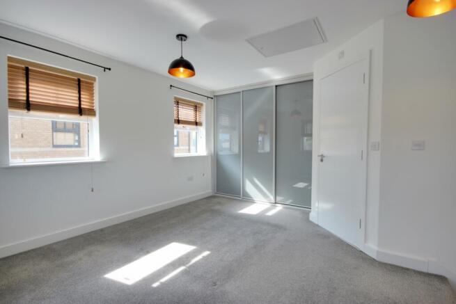 2 bed Terraced to rent Image 12