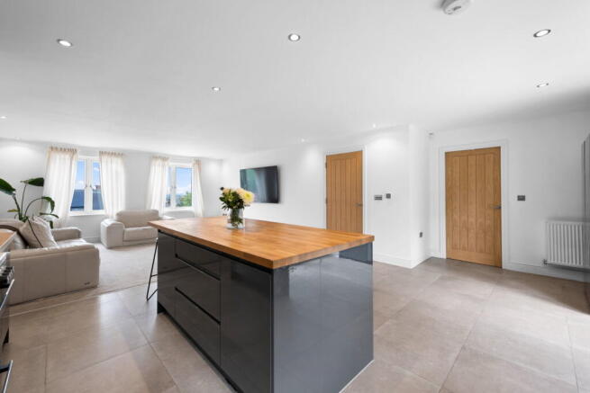 4 bed Detached for sale Image 10
