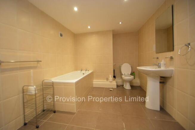 6 bed Terraced to rent Image 4