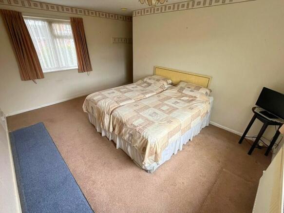 Bed 1 to lobby