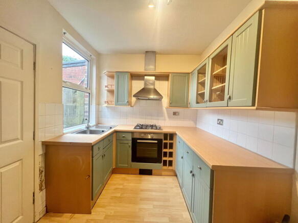 2 bed Terraced to rent Image 5