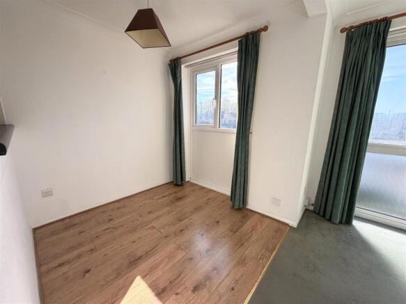 Purcell Close, Stanford-Le-Hope photo 4