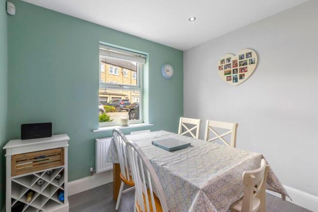4 bed Semi-Detached for sale Image 4