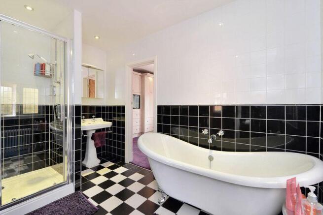 EN SUITE BATHROOM