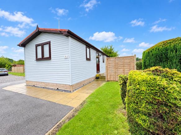 2-bed caravan on Hull Road, Wilberfoss, £35,000