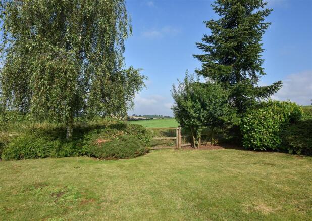 22 Kinver Drive_004.jpg